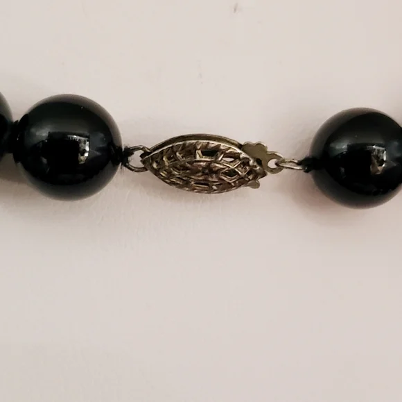 Black Glass Round Beaded Necklace - Picture 5 of 6